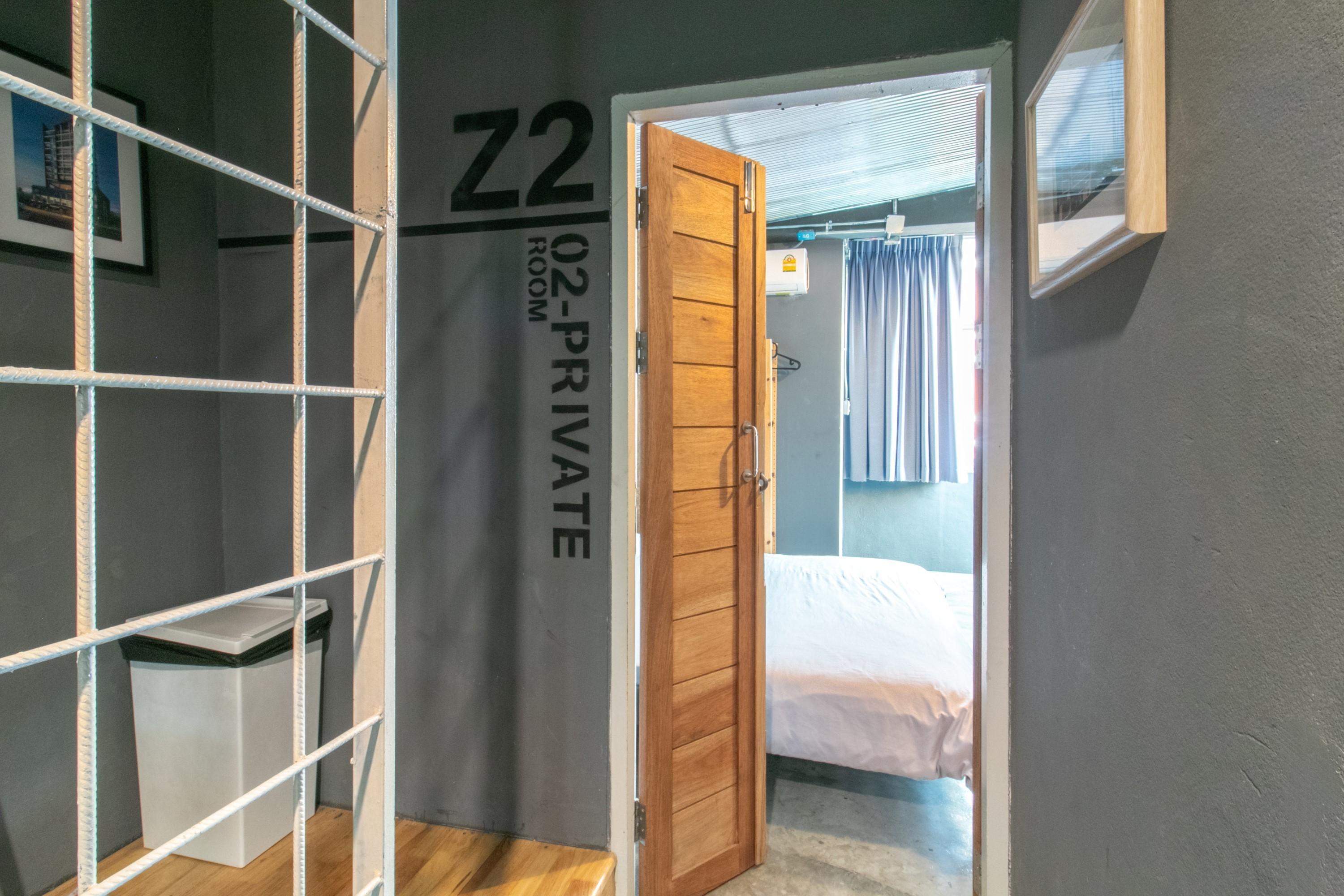 Zhelter'Bkk Hostel Банкок Екстериор снимка
