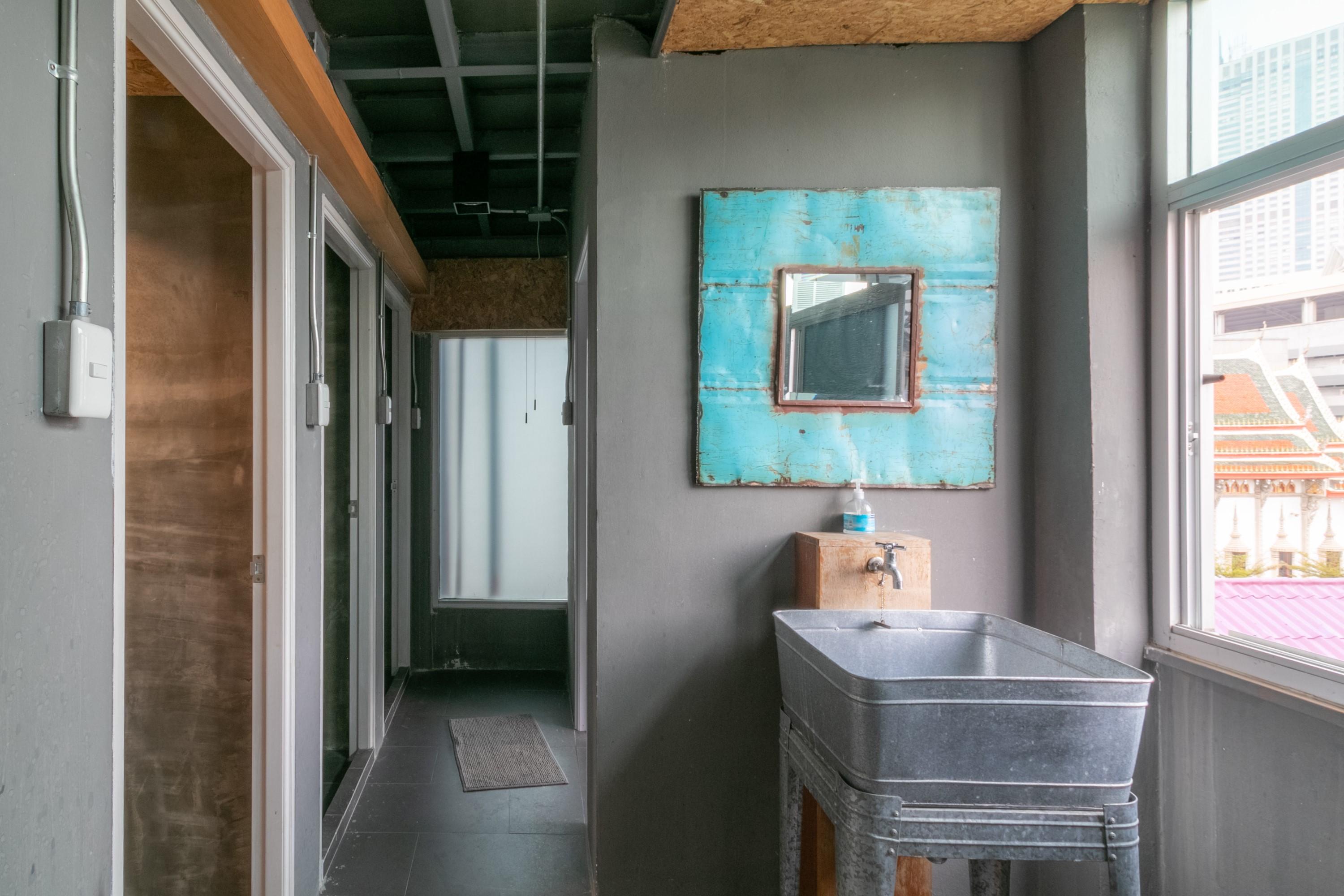 Zhelter'Bkk Hostel Банкок Екстериор снимка