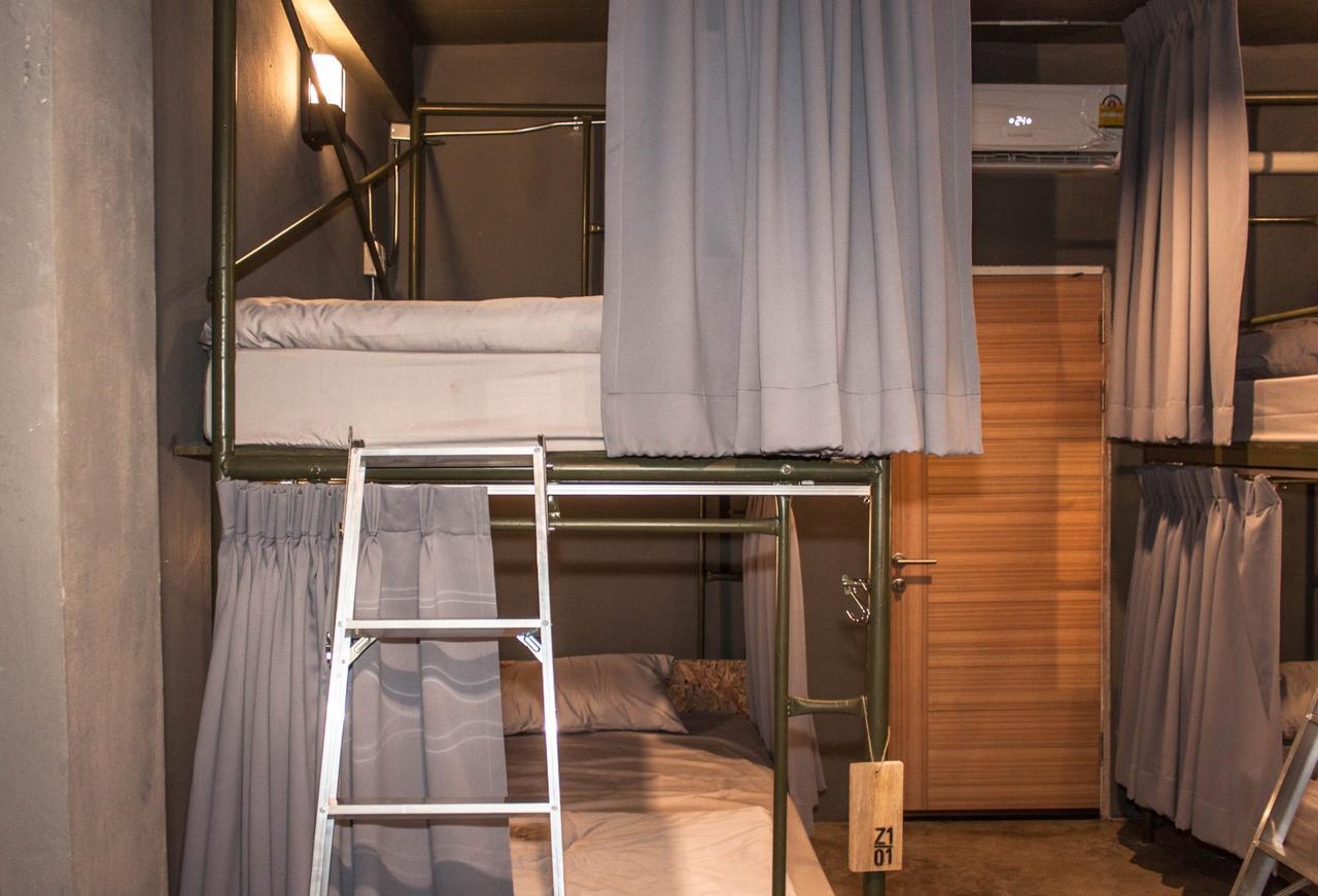 Zhelter'Bkk Hostel Банкок Екстериор снимка