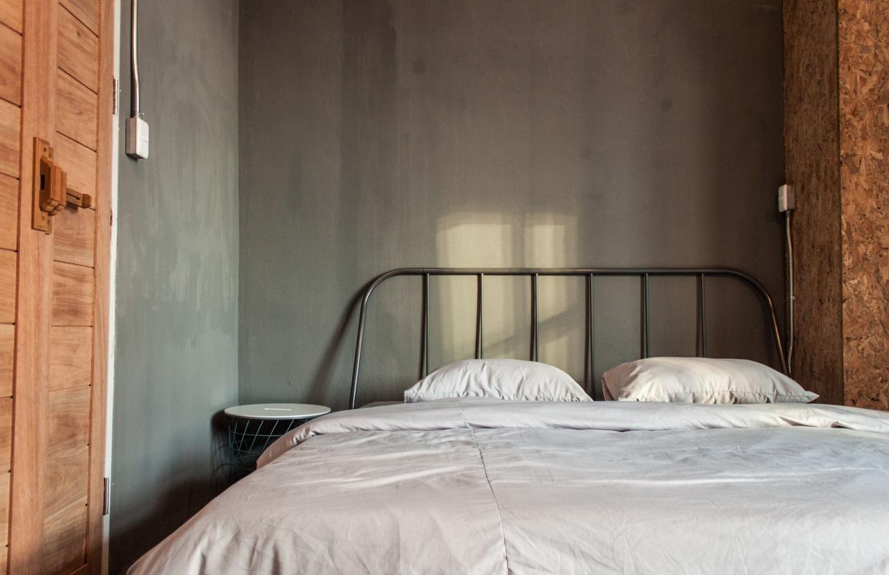 Zhelter'Bkk Hostel Банкок Екстериор снимка