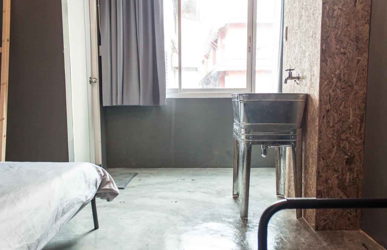 Zhelter'Bkk Hostel Банкок Екстериор снимка