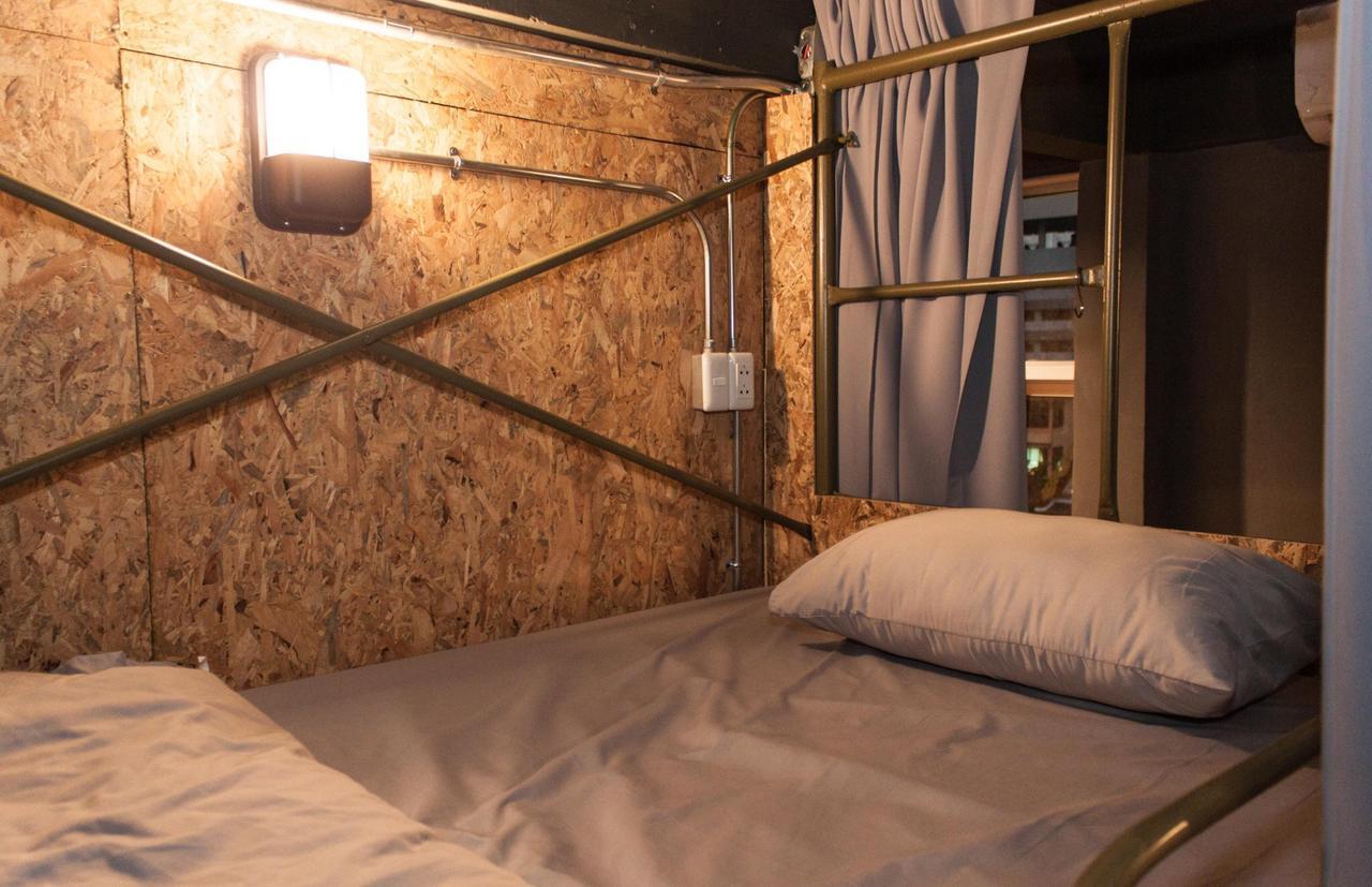 Zhelter'Bkk Hostel Банкок Екстериор снимка