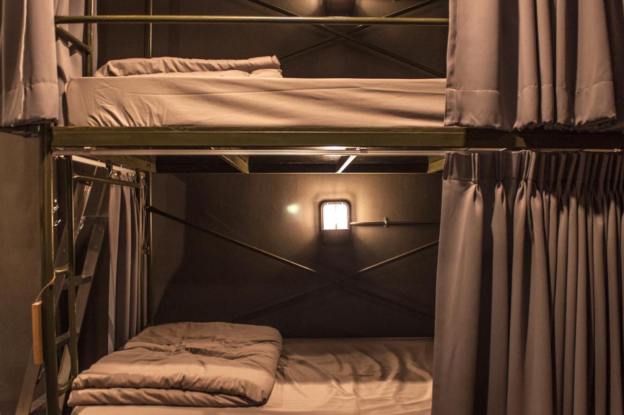 Zhelter'Bkk Hostel Банкок Екстериор снимка