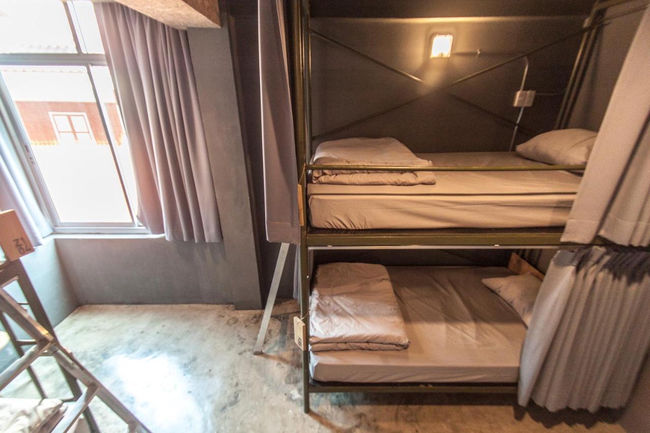 Zhelter'Bkk Hostel Банкок Екстериор снимка
